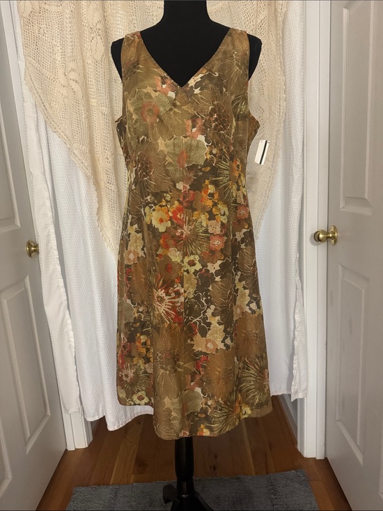Sigrid Olsen Dresses & Skirts - Sigrid Olsen Green 100% Silk Sheath Dress V-Neck Sleeveless NWT
